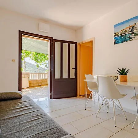 Stunning In With House Sea View Apartment Zrnovo