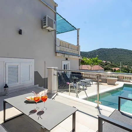 Stunning In With House Sea View *