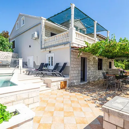 Stunning In With House Sea View *